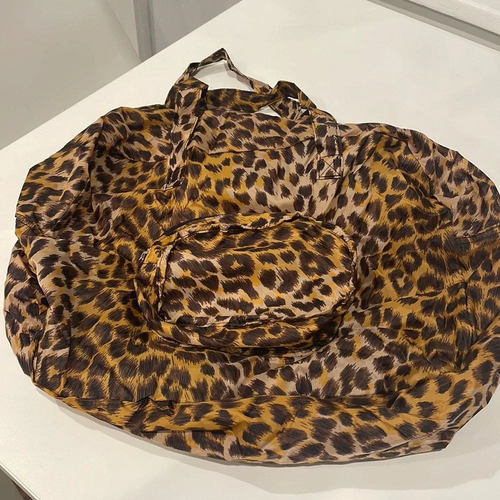Nylon zipper tote with exterior zipper pocket. In Leopard. NWOT